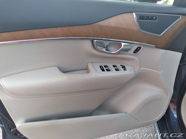 Volvo XC90 D5 AWD INSCRIPTION 7 MÍST 2018