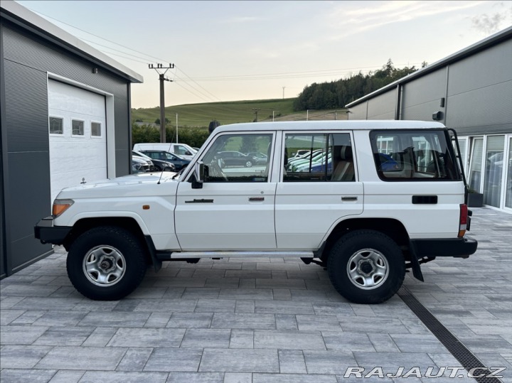 Toyota Land Cruiser 4,2 D 130PS HZJ76 LX 4x4 2013