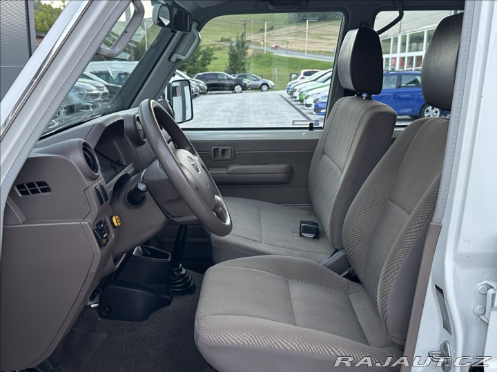 Toyota Land Cruiser 4,2 D 130PS HZJ76 LX 4x4 2013