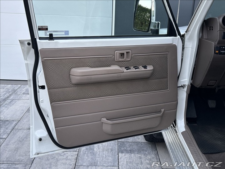Toyota Land Cruiser 4,2 D 130PS HZJ76 LX 4x4 2013
