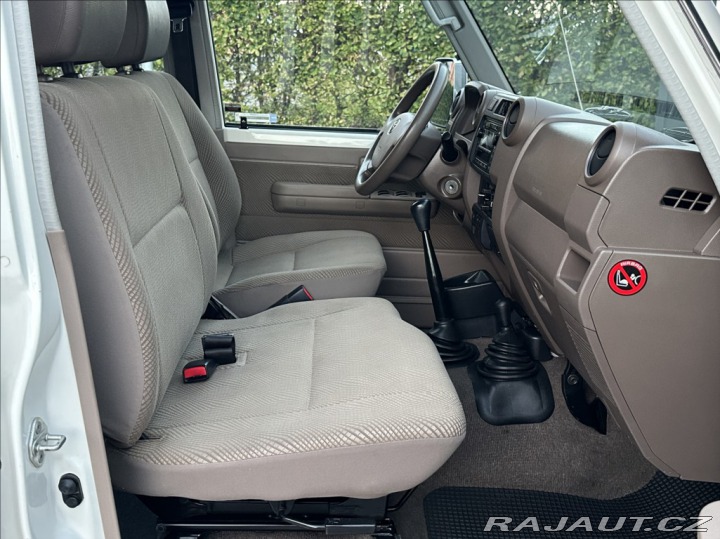 Toyota Land Cruiser 4,2 D 130PS HZJ76 LX 4x4 2013