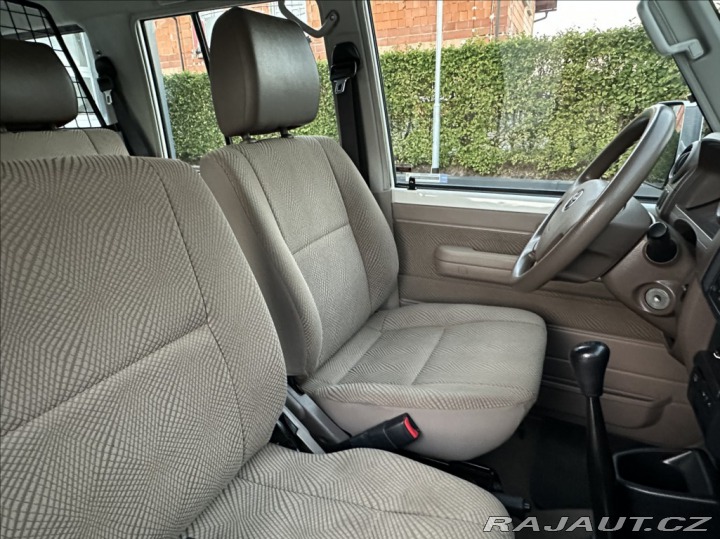 Toyota Land Cruiser 4,2 D 130PS HZJ76 LX 4x4 2013