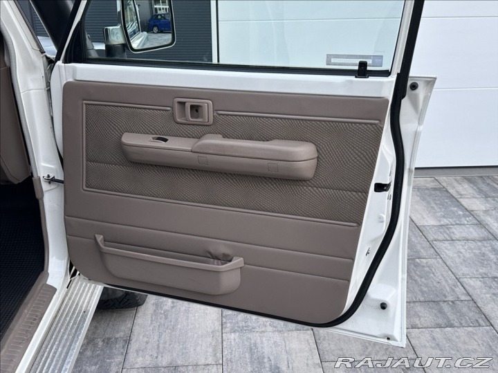 Toyota Land Cruiser 4,2 D 130PS HZJ76 LX 4x4 2013