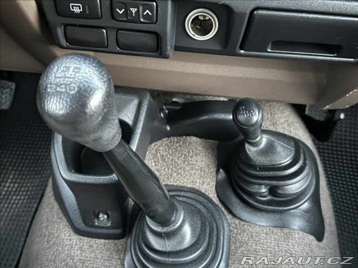 Toyota Land Cruiser 4,2 D 130PS HZJ76 LX 4x4 2013