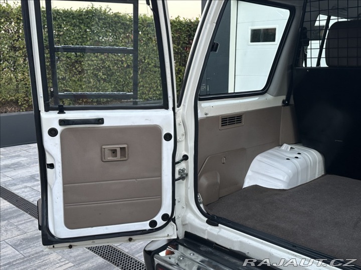 Toyota Land Cruiser 4,2 D 130PS HZJ76 LX 4x4 2013