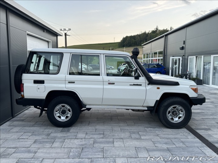 Toyota Land Cruiser 4,2 D 130PS HZJ76 LX 4x4 2013