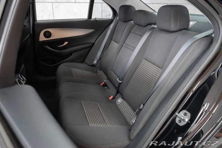Mercedes-Benz E E 220d AVANTGARDE*DPH*ČR* 2021