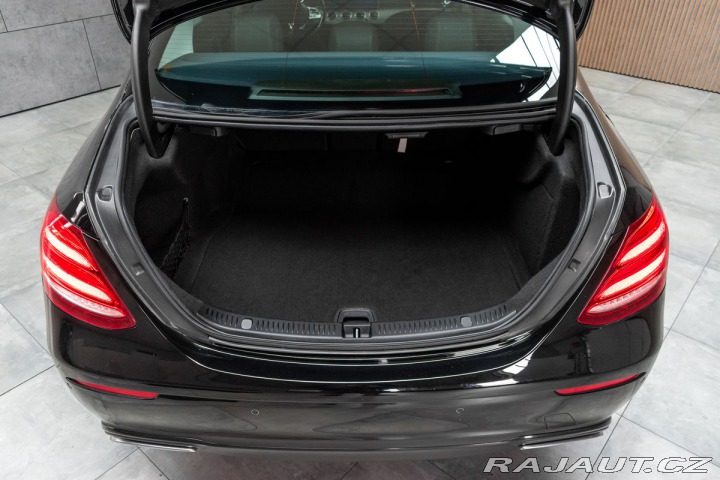 Mercedes-Benz E E 220d AVANTGARDE*DPH*ČR* 2021
