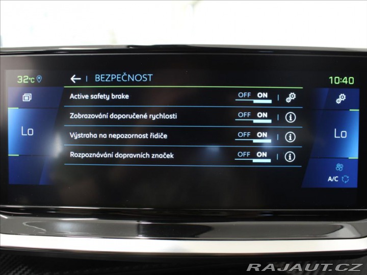 Peugeot 2008 0,1 100kW e-Allure 1.maj. 2022
