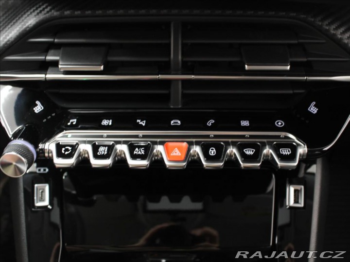 Peugeot 2008 0,1 100kW e-Allure 1.maj. 2022