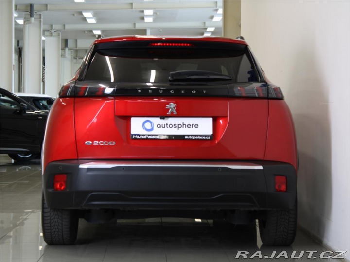 Peugeot 2008 0,1 100kW e-Allure 1.maj. 2022