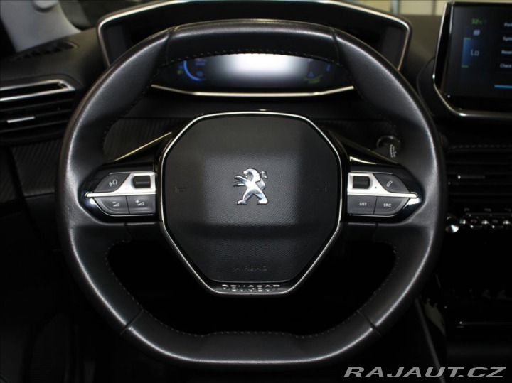 Peugeot 2008 0,1 100kW e-Allure 1.maj. 2022