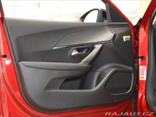 Peugeot 2008 0,1 100kW e-Allure 1.maj. 2022