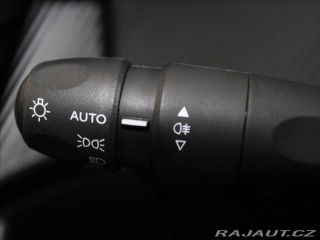 Peugeot 2008 0,1 100kW e-Allure 1.maj. 2022