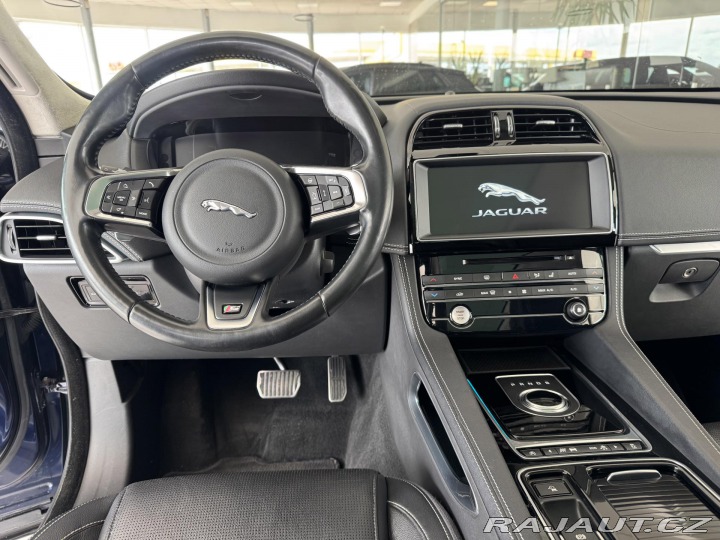 Jaguar F-Pace 30d S*AWD*Max.Výb*Webasto 2017