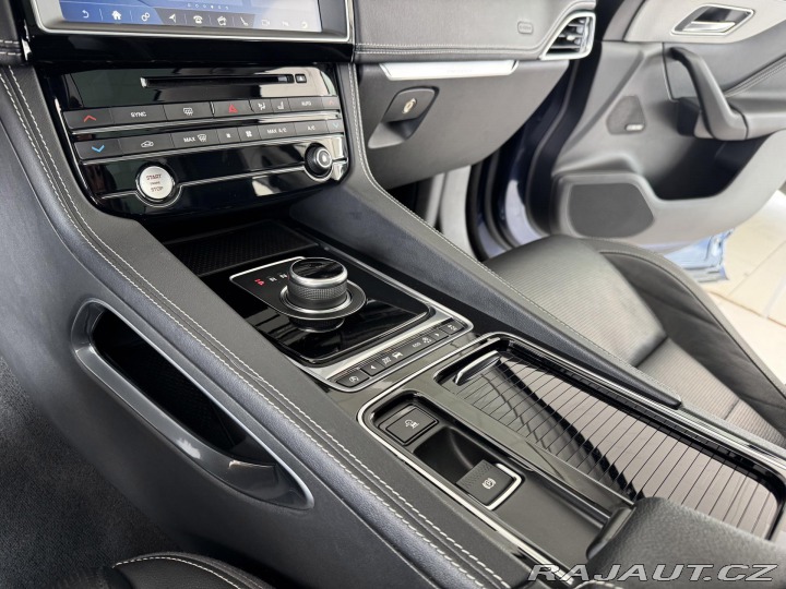 Jaguar F-Pace 30d S*AWD*Max.Výb*Webasto 2017