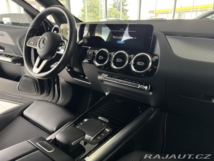 Mercedes-Benz GLA 200d AUT*Distronic*Tažné* 2022
