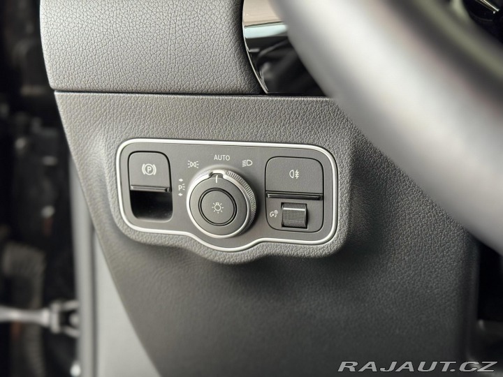 Mercedes-Benz GLA 200d AUT*Distronic*Tažné* 2022