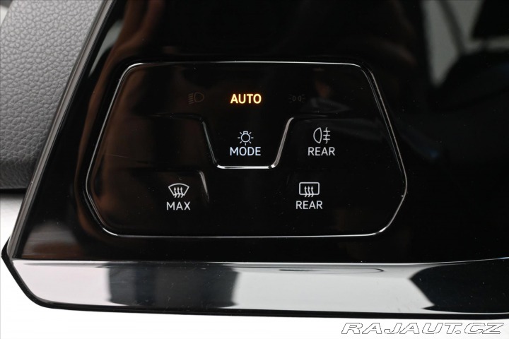 Volkswagen Golf 2,0 TDI 85 kW DSG Life Zá 2022