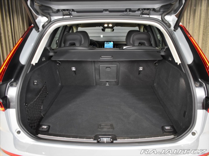 Volvo XC60 2,0 B5 AWD PLUS BLIS,Bezk 2026