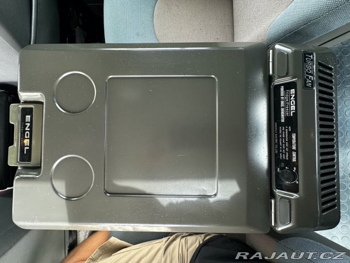 Land Rover Defender 2002