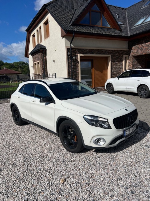 Mercedes-Benz GLA 180
