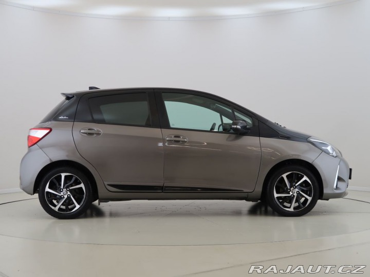 Toyota Yaris 1.5Hybrid,e-CVT,Selection 2019