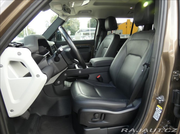 Land Rover Defender 3,0 D300 110 SE,1.maj,ČR, 2022