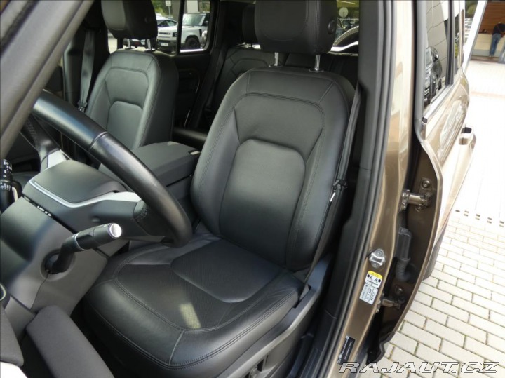Land Rover Defender 3,0 D300 110 SE,1.maj,ČR, 2022