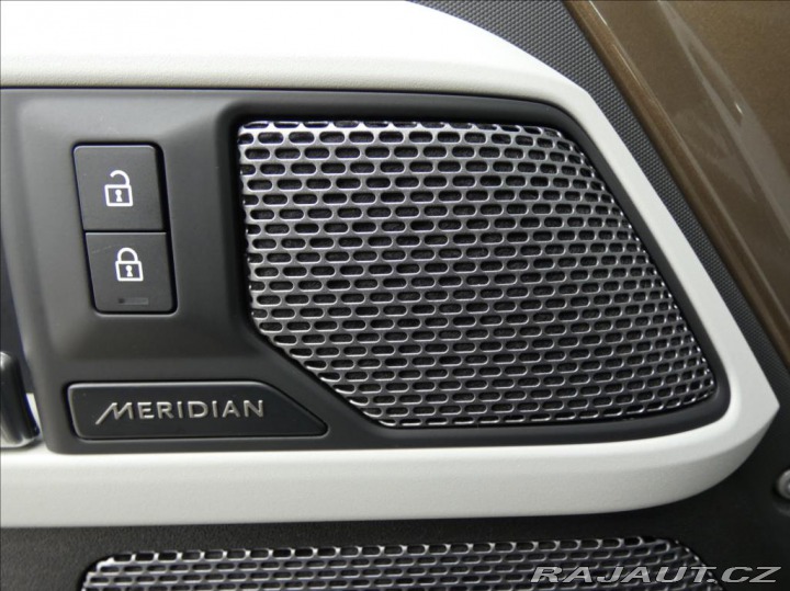 Land Rover Defender 3,0 D300 110 SE,1.maj,ČR, 2022