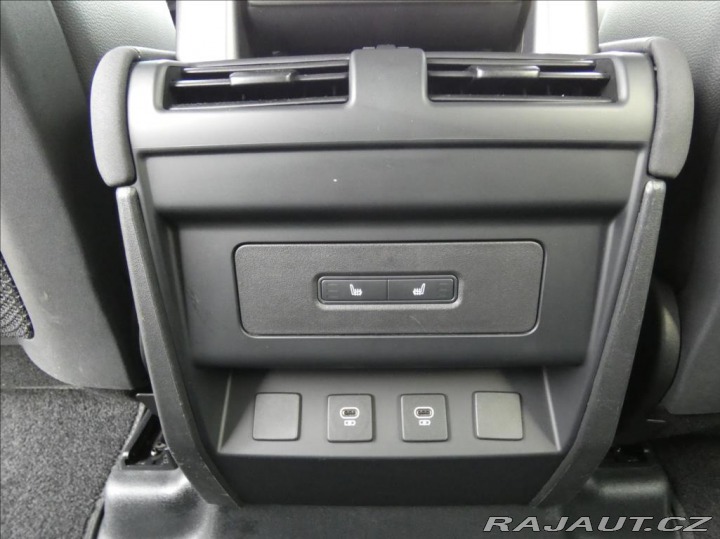 Land Rover Defender 3,0 D300 110 SE,1.maj,ČR, 2022