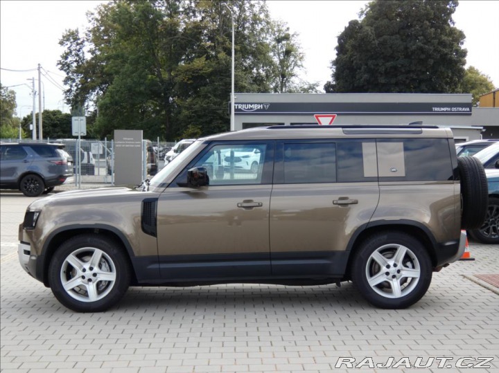 Land Rover Defender 3,0 D300 110 SE,1.maj,ČR, 2022