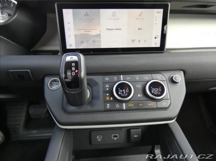 Land Rover Defender 3,0 D300 110 SE,1.maj,ČR, 2022