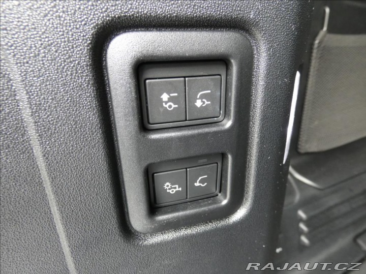 Land Rover Defender 3,0 D300 110 SE,1.maj,ČR, 2022