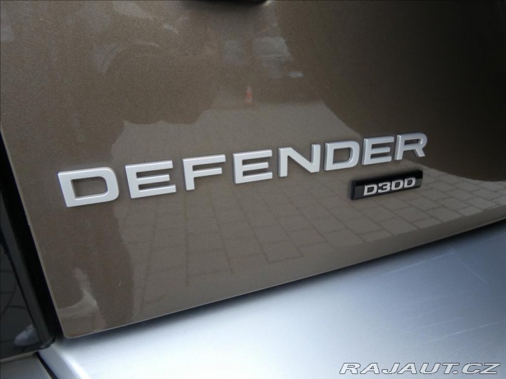Land Rover Defender 3,0 D300 110 SE,1.maj,ČR, 2022