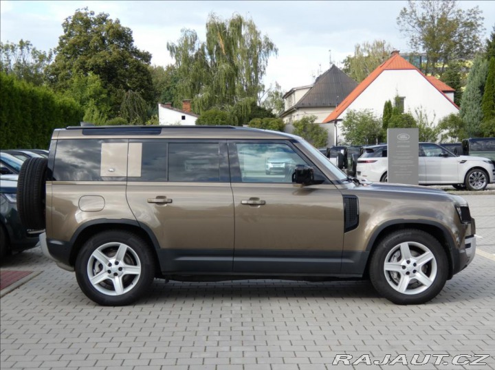 Land Rover Defender 3,0 D300 110 SE,1.maj,ČR, 2022