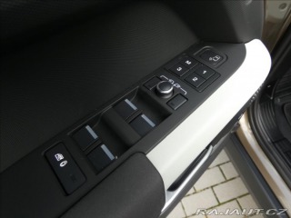 Land Rover Defender 3,0 D300 110 SE,1.maj,ČR, 2022