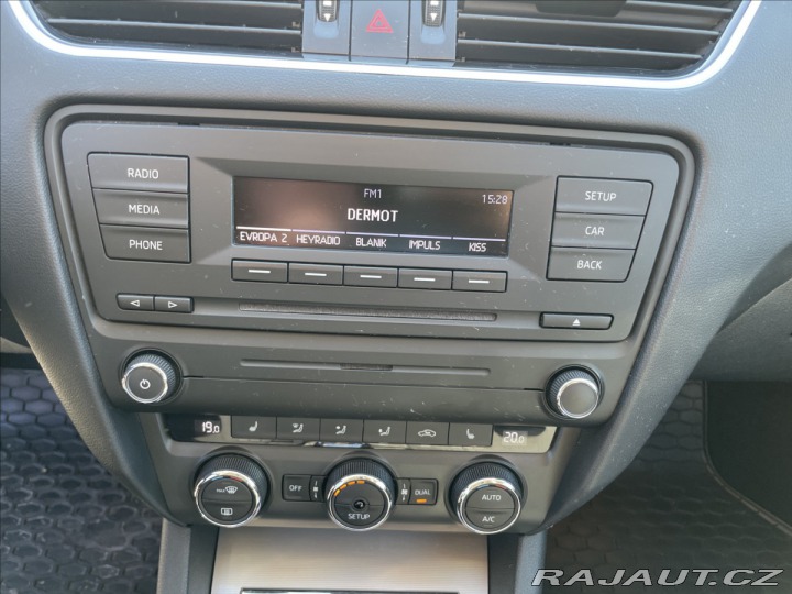 Škoda Octavia 1,8 i 132kw DSG Style Xen 2013