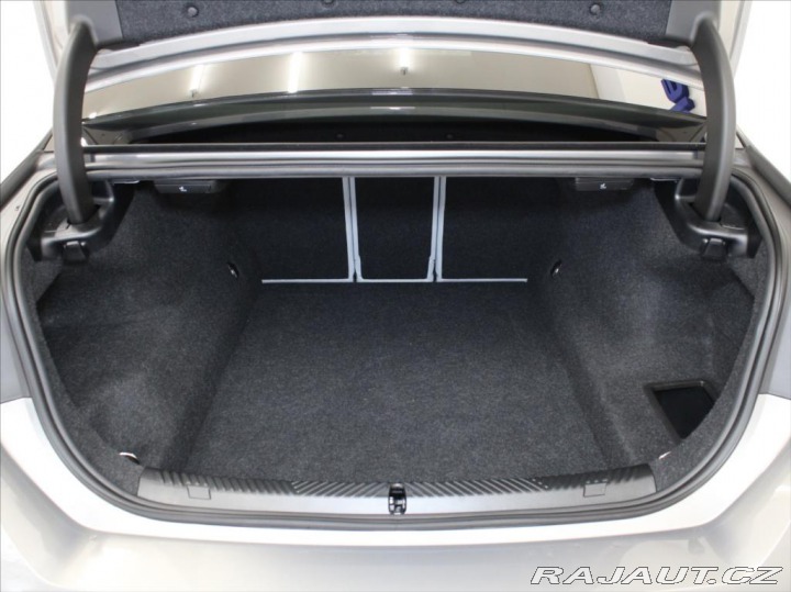 BMW 5 3,0 550e xDrive M-paket B 2025