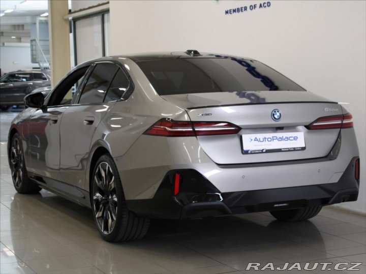 BMW 5 3,0 550e xDrive M-paket B 2025