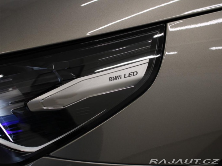 BMW 5 3,0 550e xDrive M-paket B 2025