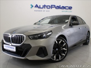 BMW 5 3,0 550e xDrive M-paket B 2025