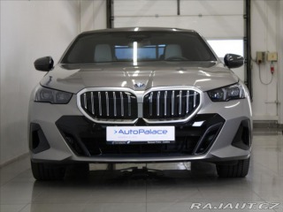 BMW 5 3,0 550e xDrive M-paket B 2025