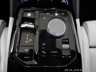 BMW 5 3,0 550e xDrive M-paket B 2025