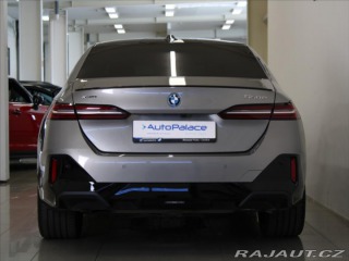 BMW 5 3,0 550e xDrive M-paket B 2025