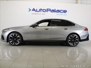 BMW 5 3,0 550e xDrive M-paket B 2025