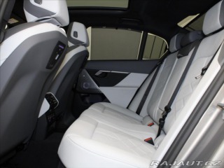 BMW 5 3,0 550e xDrive M-paket B 2025
