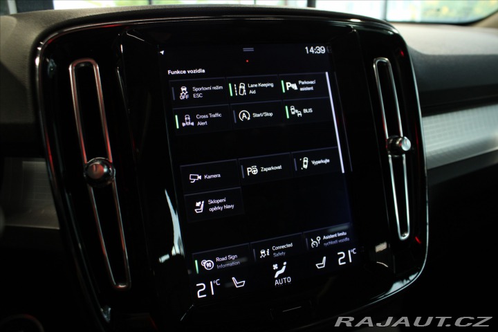 Volvo XC40 D4 AWD Momentum PilotAs/3 2018