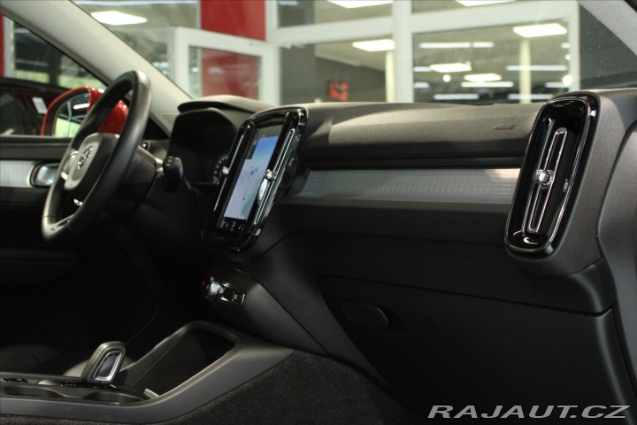 Volvo XC40 D4 AWD Momentum PilotAs/3 2018