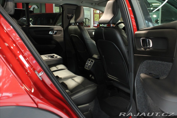 Volvo XC40 D4 AWD Momentum PilotAs/3 2018